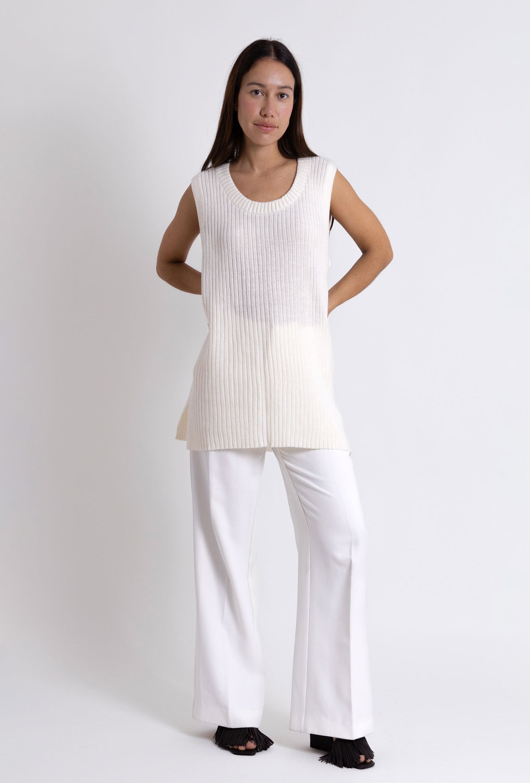 Sleeveless Sweater: Off white