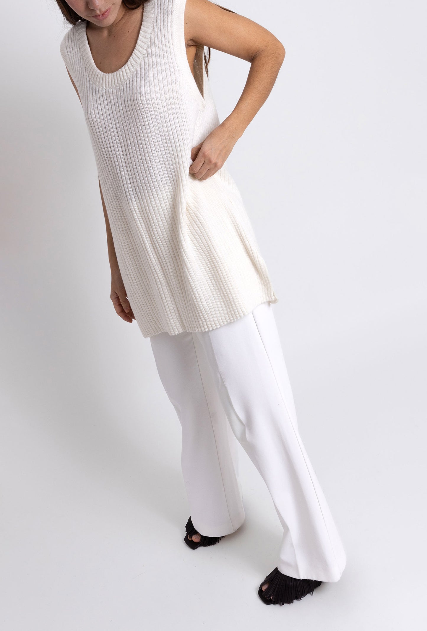 Sleeveless Sweater: Off white