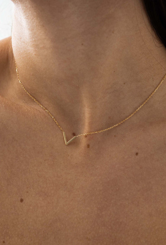 GOLDEN V NECKLACE